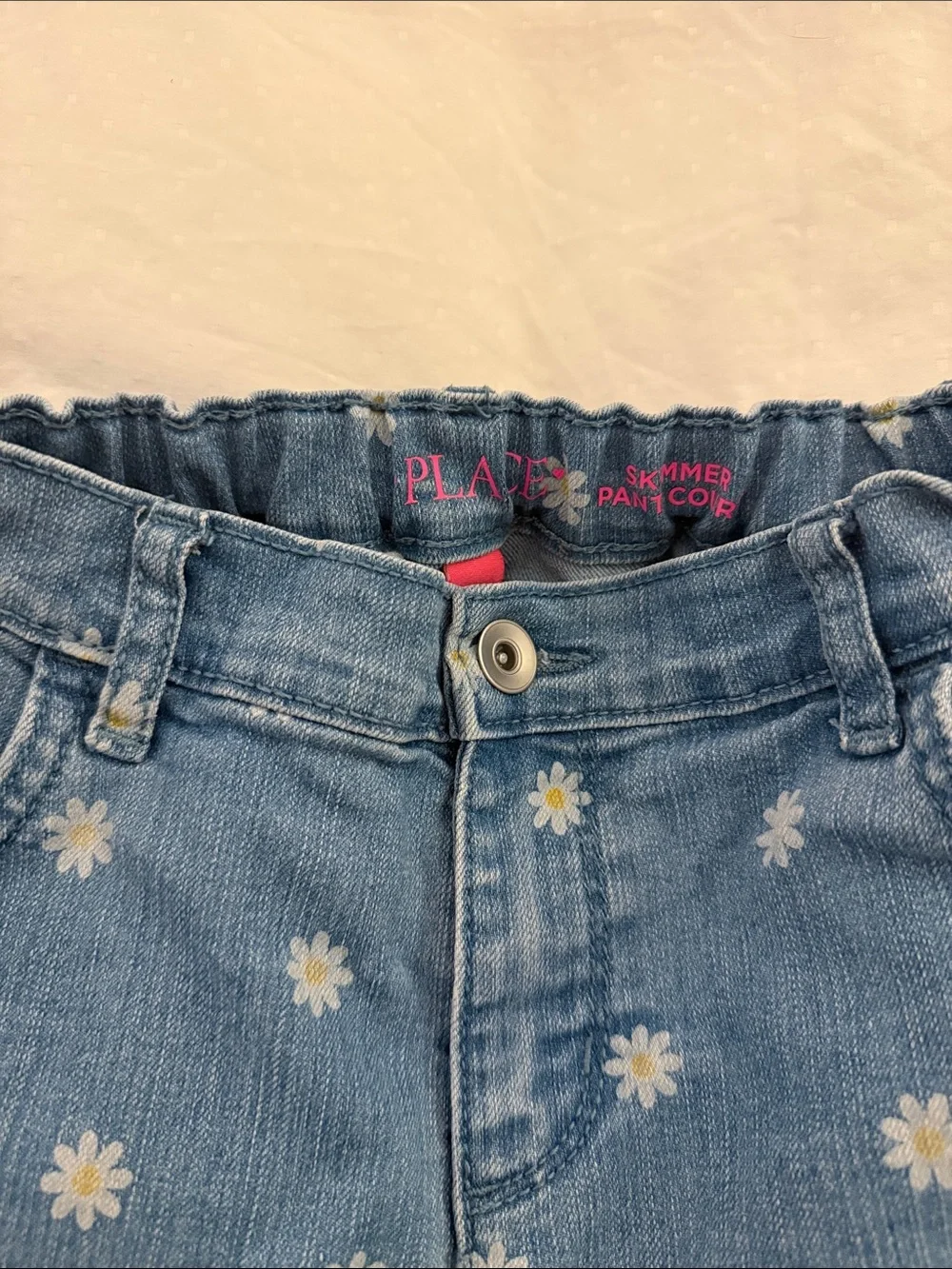 The Children's Place Light Blue Denim Capri Pants with White Daisy Print